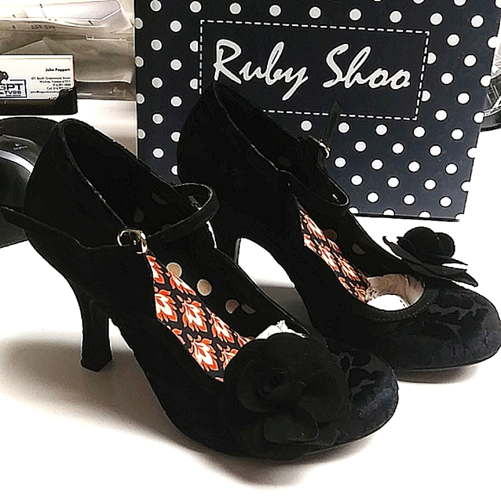 Pinup heels